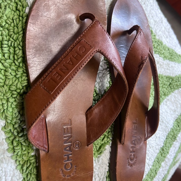 Pre owned Authentic Chanel Interlocking CC Logo Leather Flip Flops - Picture 10 of 12